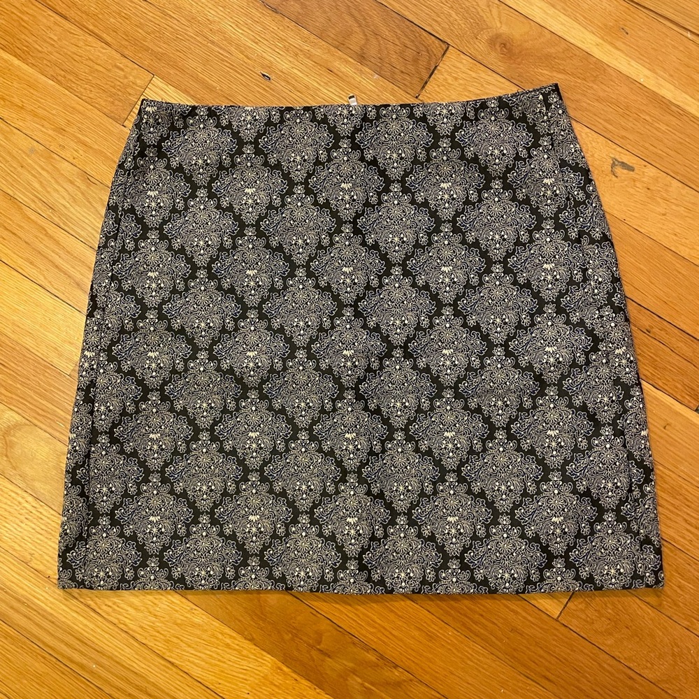 NWT Loft Black Jacquard Mini Skirt with Metallic Navy/White/Silver Damask Print